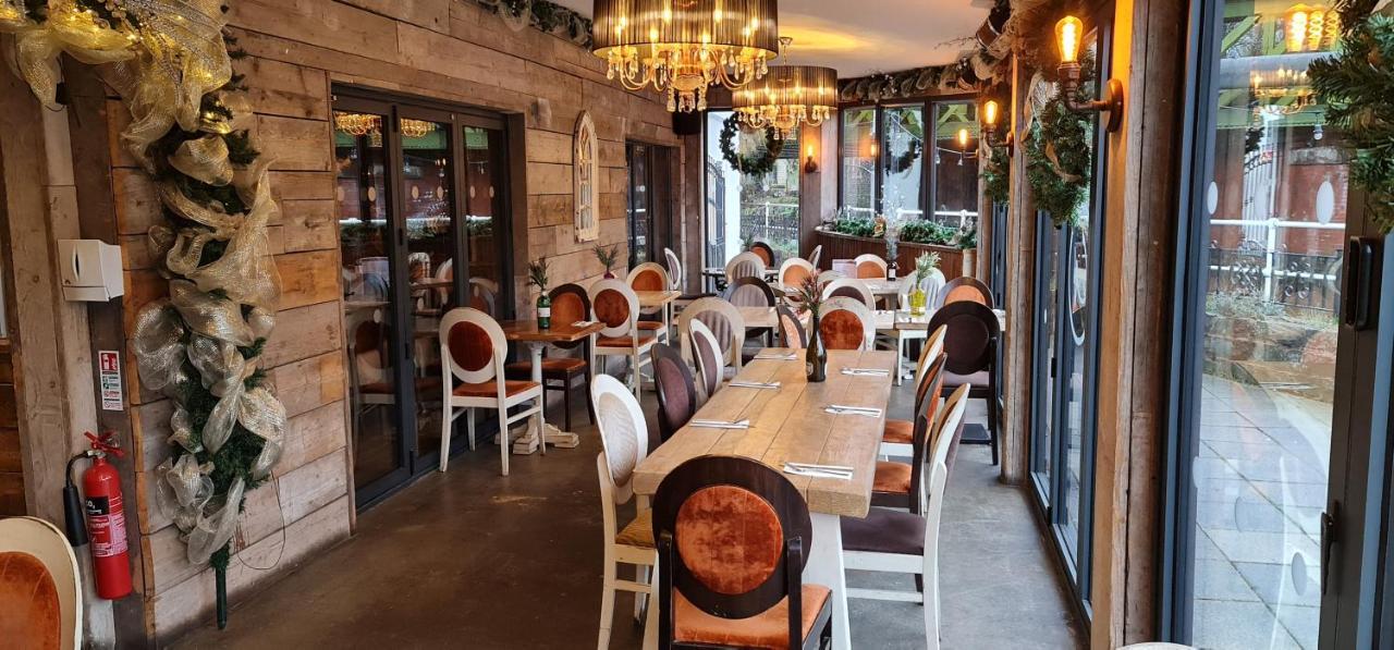 The Waterside Bar, & Restaurant Hotel Swinton (Greater Manchester)