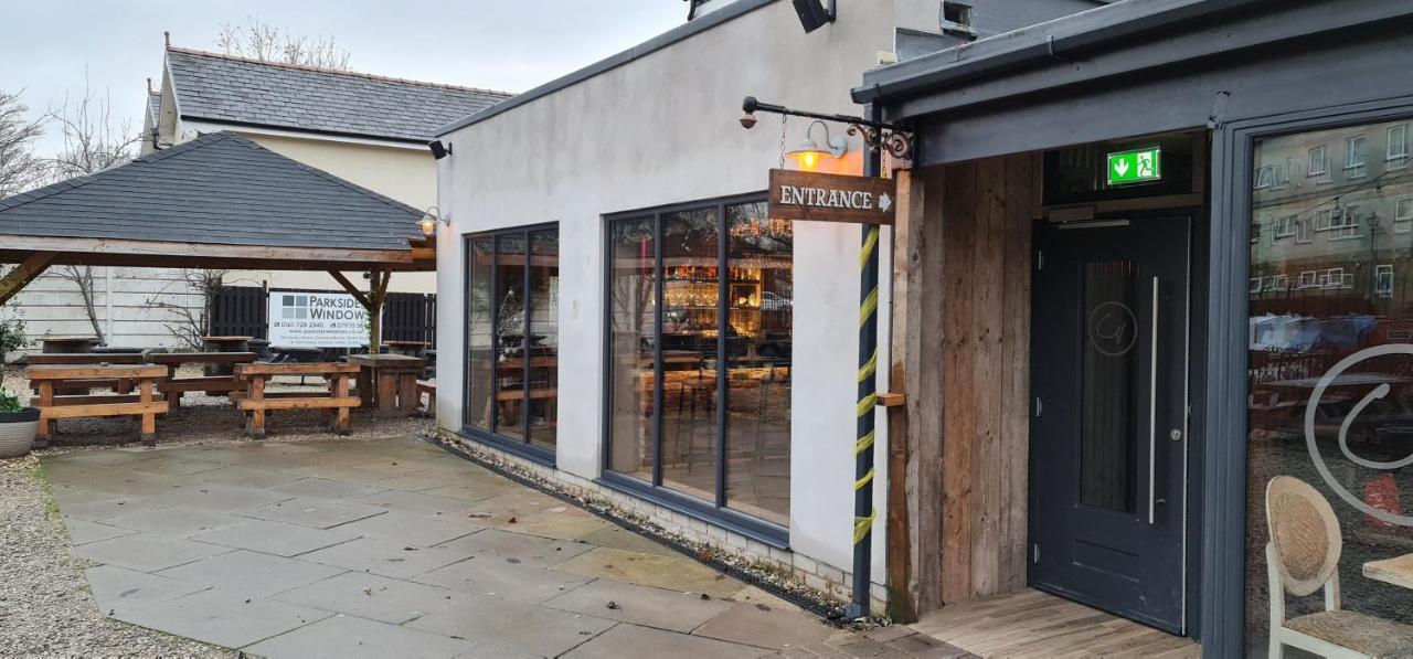 The Waterside Bar, & Restaurant *