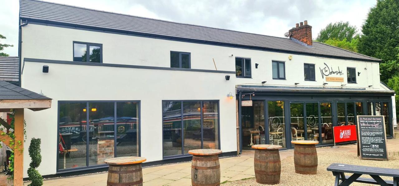 The Waterside Bar, & Restaurant *